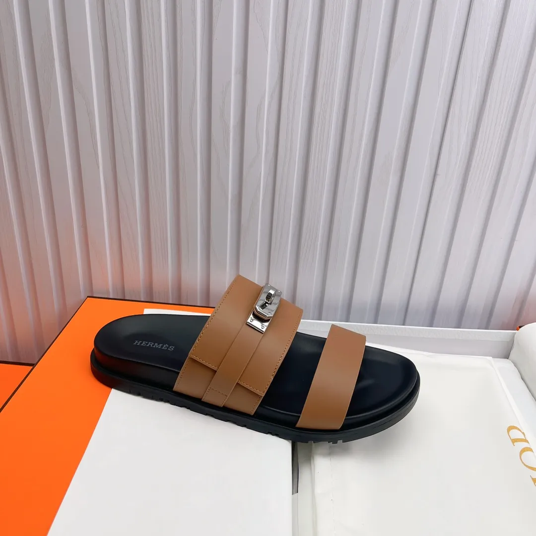 👟👟Ex-factory price 480👟👟 High version of Hermes 🐎The extremely popular couple's second uncle slippers/the latest snake print sandals and slippers, paired with various colorful socks, so trendy!  ———————— Upper: imported cowhide/Lining: imported cowhide Outsole: Tpu non-slip and wear-resistant outsole Female 36-46.